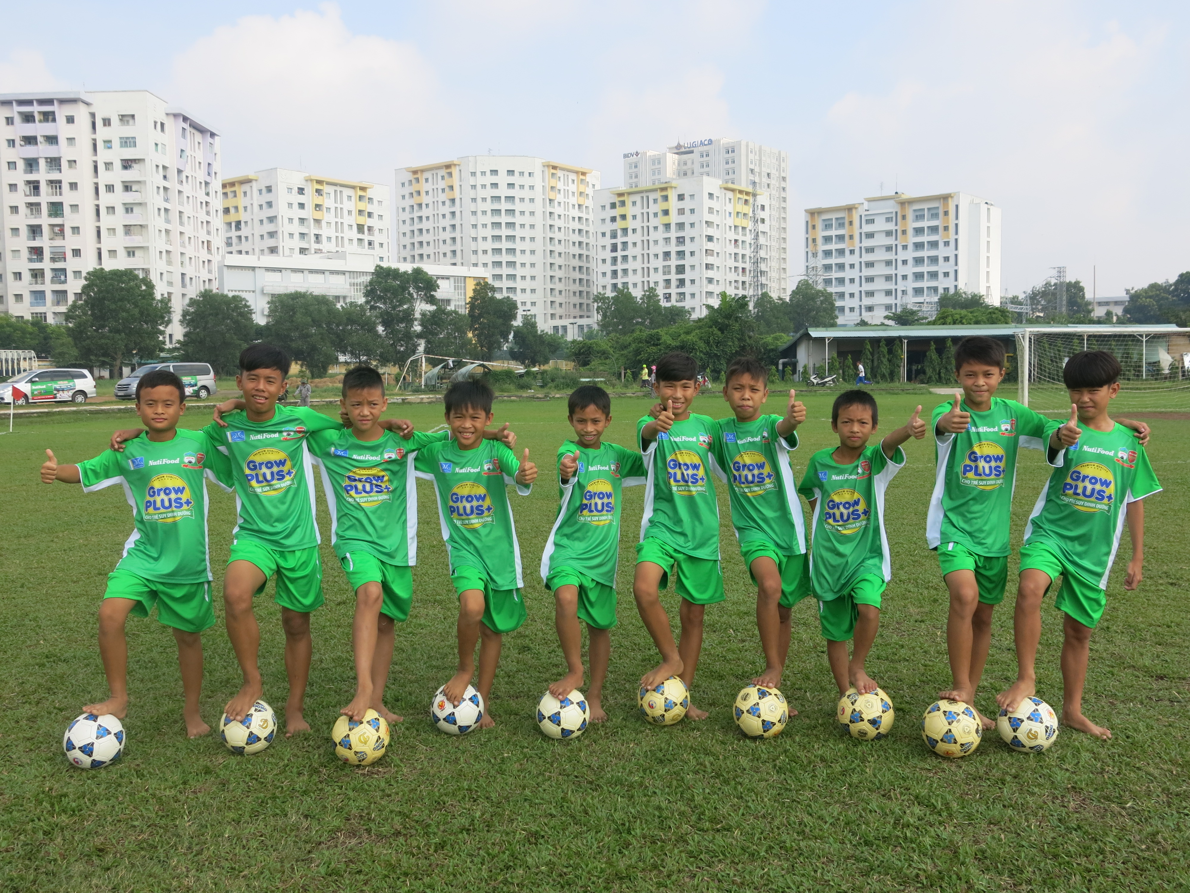 Để trẻ có đủ sức chơi thể thao